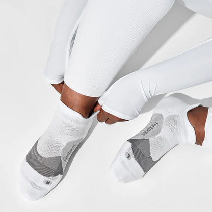 Features Elite Socks E50158